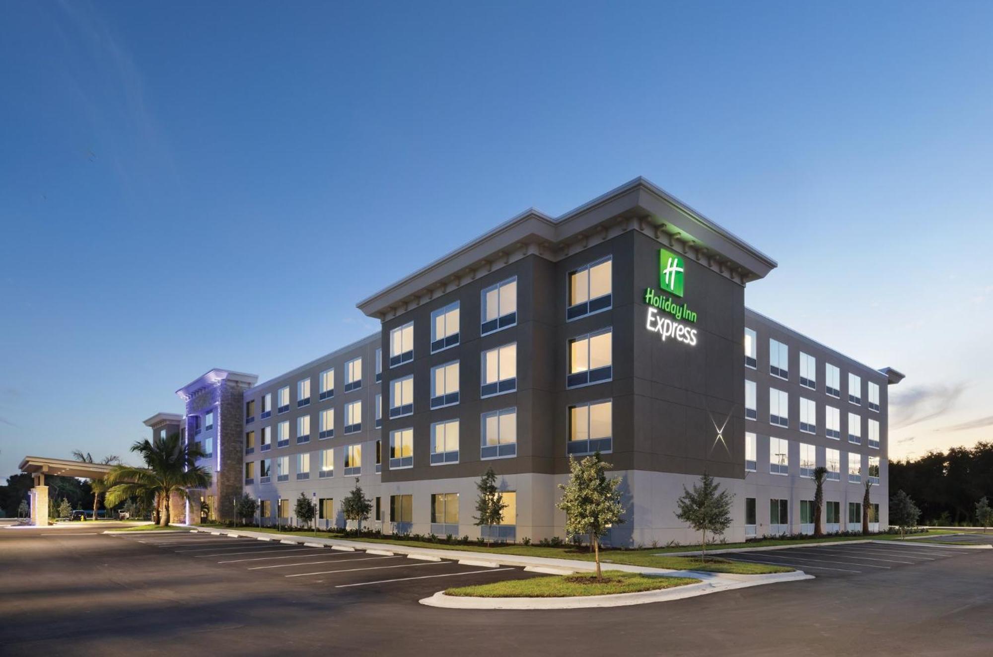 Holiday Inn Express Cape Canaveral By Ihg Esterno foto