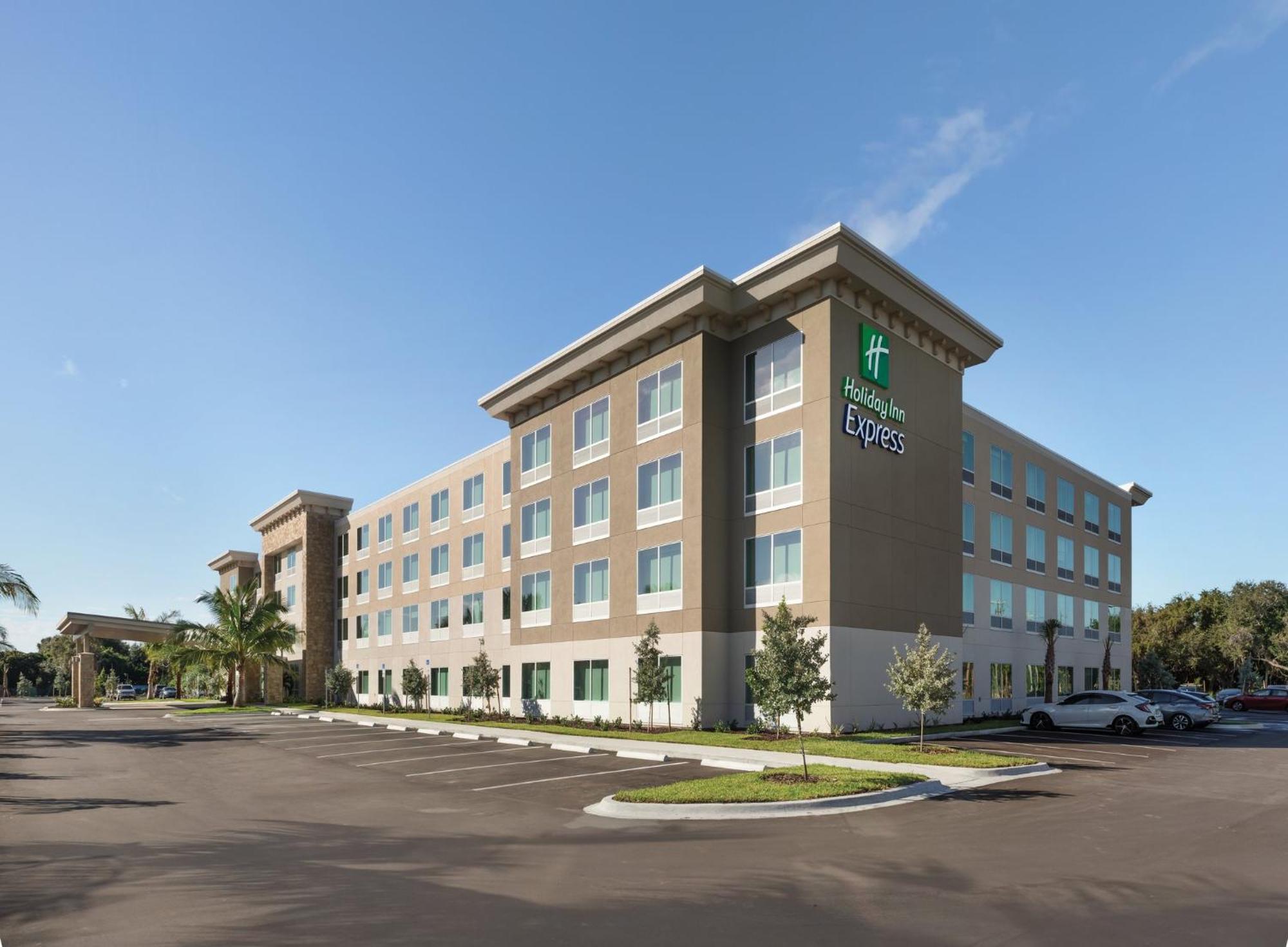 Holiday Inn Express Cape Canaveral By Ihg Esterno foto